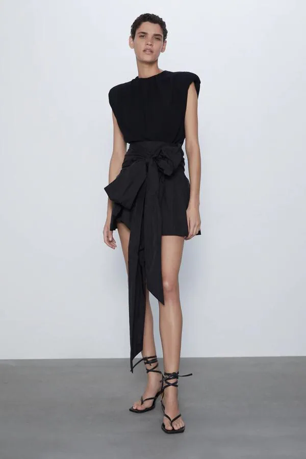 Fotos: Zara tiene las 12 faldas negras que necesitas para tus looks de | Mujer Hoy