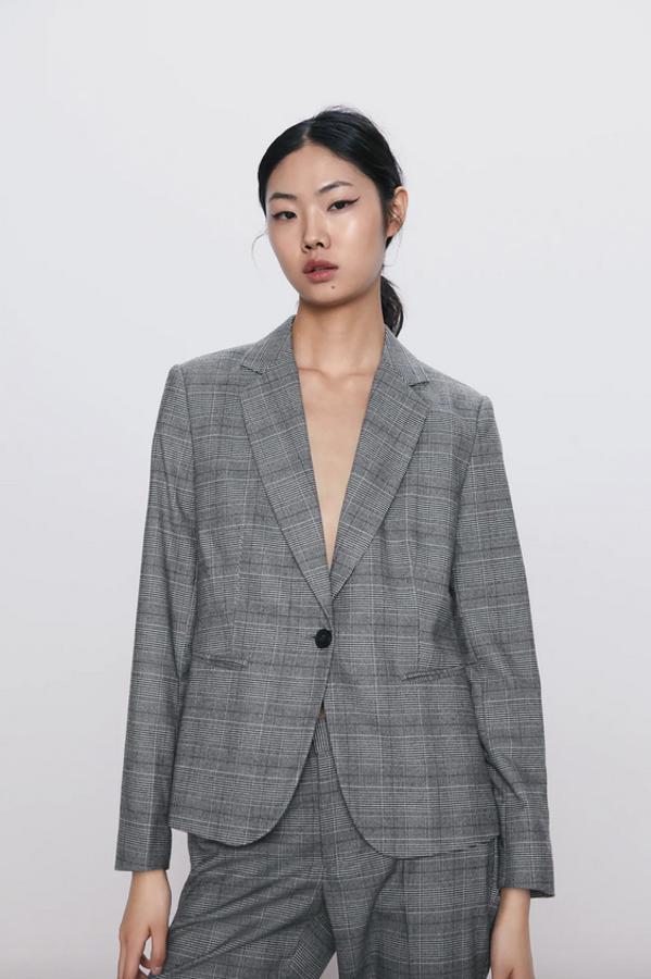 Las blazer rebajadas que necesitas para darle un aire nuevo a tus looks de oficina