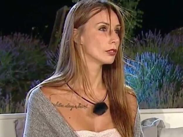 Fani Carbajo, en 'shock' tras enterarse de que su tía ha contado que ejerció la prostitución./mediaset.