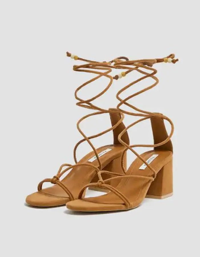 Fotos: 12 sandalias atadas al tobillo que demuestran que este diseño es el que más estiliza y alarga las Mujer