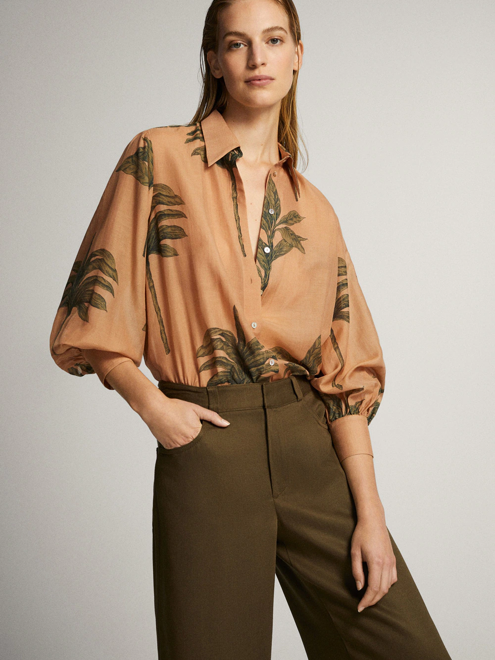Fotos: Las blusas y más elegantes y favorecedoras están en las rebajas de Massimo Dutti a mitad de precio | Mujer Hoy