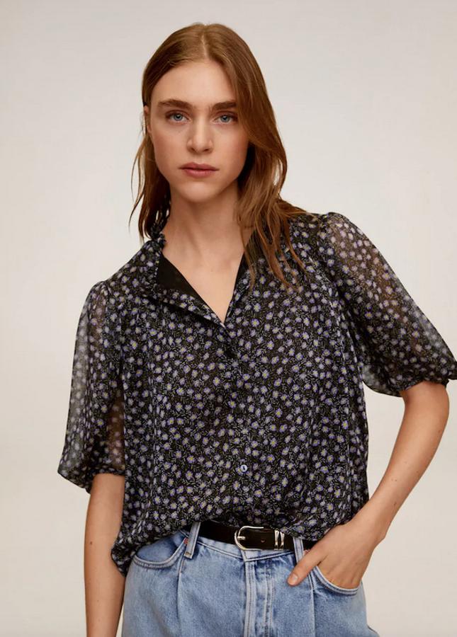 Las blusas y camisas estampadas de Mango que puedes comprar por menos de 10 euros