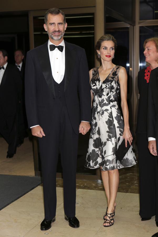 Todos los looks de la reina Letizia en los Premios Mariano de Cavia: 2014