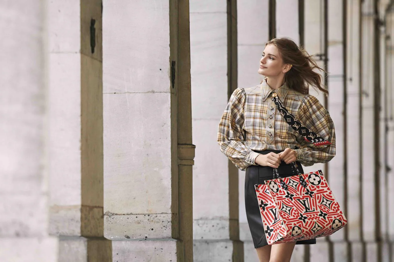 Fotos: Los grafismos ochenteros y la estética tribal de los bolsos de la  nueva colección Crafty de Louis Vuitton es todo lo que queremos llevar este  verano
