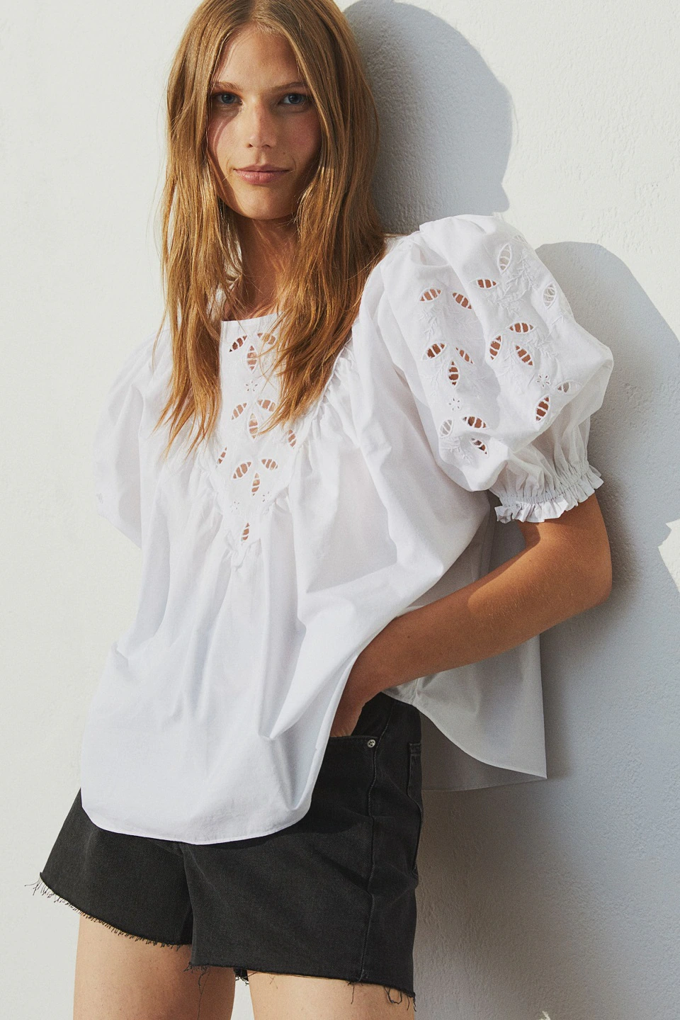 Fotos: Las blusas blancas de la nueva colección de H&M son un flechazo de maravilla a cualquier edad | Mujer Hoy