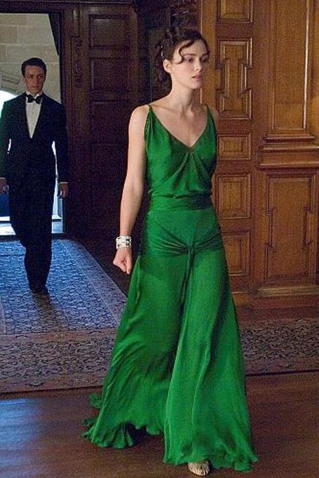 El vestido verde que lleva Keira Knightley en 'Expiación' es uno de nuestros favoritos de la historia del cine y ahora lo puedes copiar en Zara.