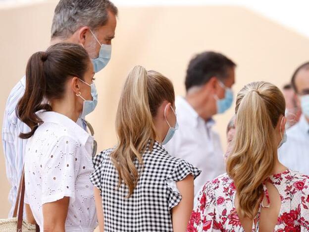 La reina Letizia, la infanta Sofía y la princesa Leonor visitando Mallorca.