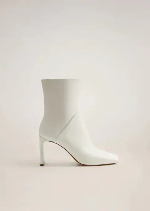 Fotos: Botas y botines blancos que estilizan, pura tendencia y elevan looks de entretiempo a otro nivel | Mujer Hoy