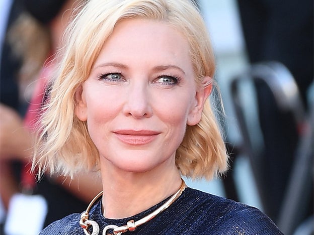 Maquillada por Armanai Beauty, Cate Blanchett luce un look fresco y rejuvenecedor.