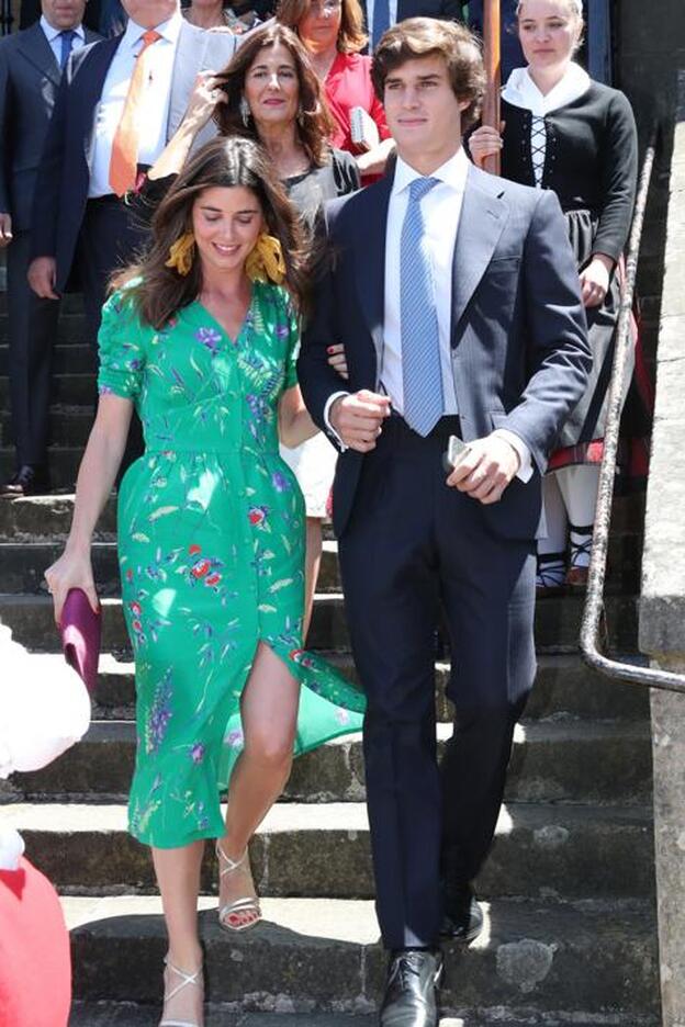 Belén Corsini y Carlos Fitz-James Stuart en la boda de Valentina Suárez Zuloaga y Manuel de Lacalle el pasado 22 de junio de 2019.