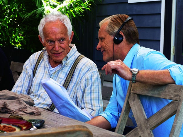 Viggo Mortensen (responsable también del guion y la banda sonora), con Lance Henriksen, en Falling.