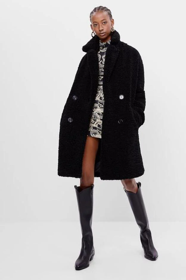 Adelántate al con este abrigo de borrego a todo color que cuesta menos de 50 euros | Mujer Hoy
