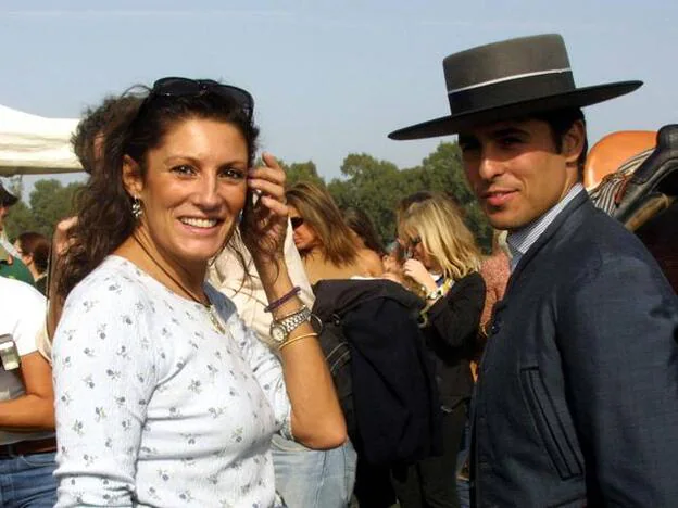 Fran RIvera junto a su madre, Carmina Ordóñez, en una imagen de 2001./gtres.