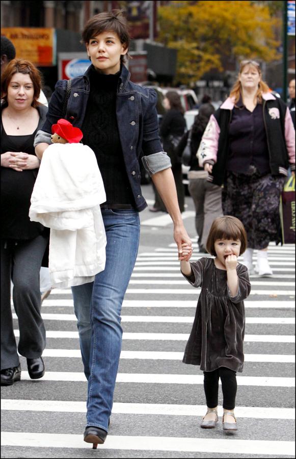 Katie Holmes y Suri en Nueva York en 2008