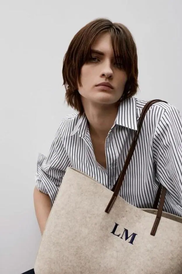 Por qué este bolso personalizado Zara de menos de 20€ siempre (aunque estés en la lista de espera) | Mujer Hoy