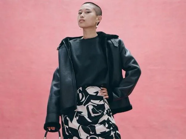 La falda midi estampada que encontrar muy parecida (y muy barata) en Primark y Zara | Mujer Hoy