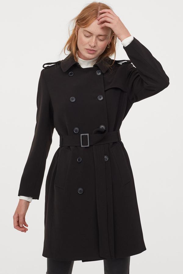 Si buscas una compra estrella para temporada hazte con un abrigo negro por menos de 50 euros | Mujer Hoy