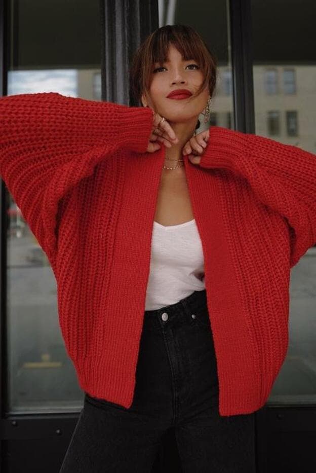 Juramento Meloso George Stevenson Este cárdigan rojo de H&M tan favorecedor es perfecto para dar vida a tus  looks más básicos | Mujer Hoy