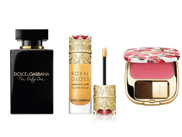 1. The Only One Eau de Parfum Intense (138 €) 2. Gloss Shine Lip Plumper. 3. Colorete Blush of Roses, en tono Coral 420 (57 €). De la colección de Navidad Happy Holidays. Todo de Dolce&Gabbana Beauty.