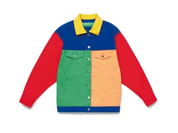 Cazadora denim multicolor de la colección de invierno de Benetton diseñada por Jean-Charles de Castelbajac.