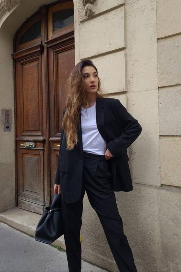 La blazer larga Zara vuelve en tres colores irresistibles y la excusa de que son dos prendas en una es perfecta para hacerte con ella | Mujer Hoy