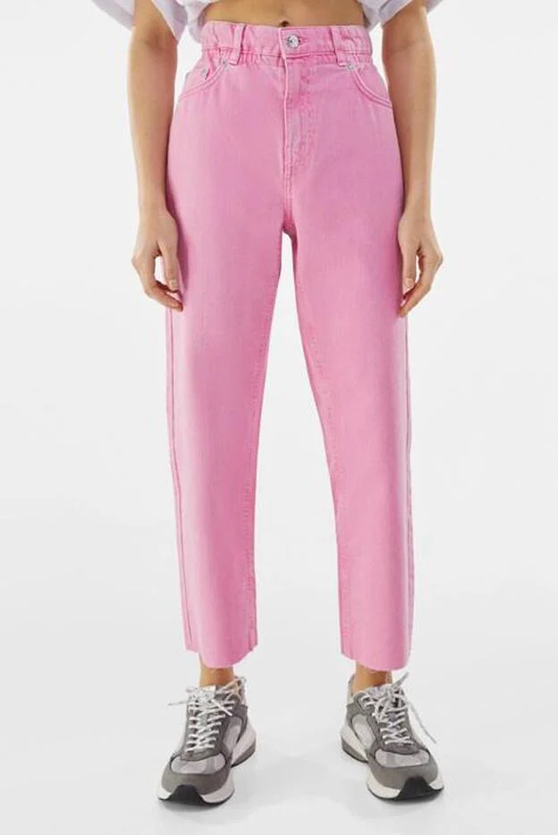 Blanca Suárez también se a la tendencia de los pantalones rosas con estos cómodos | Mujer Hoy