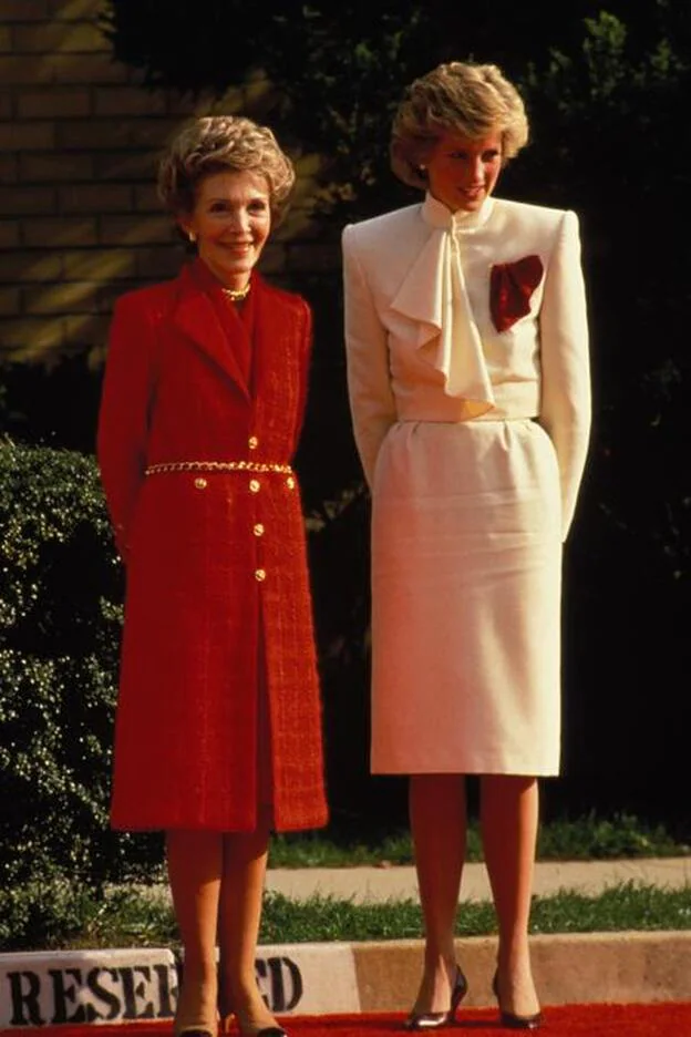 Nancy Reagan junto a la princesa Diana, en una de sus visitas oficiales a Reino Unido.
