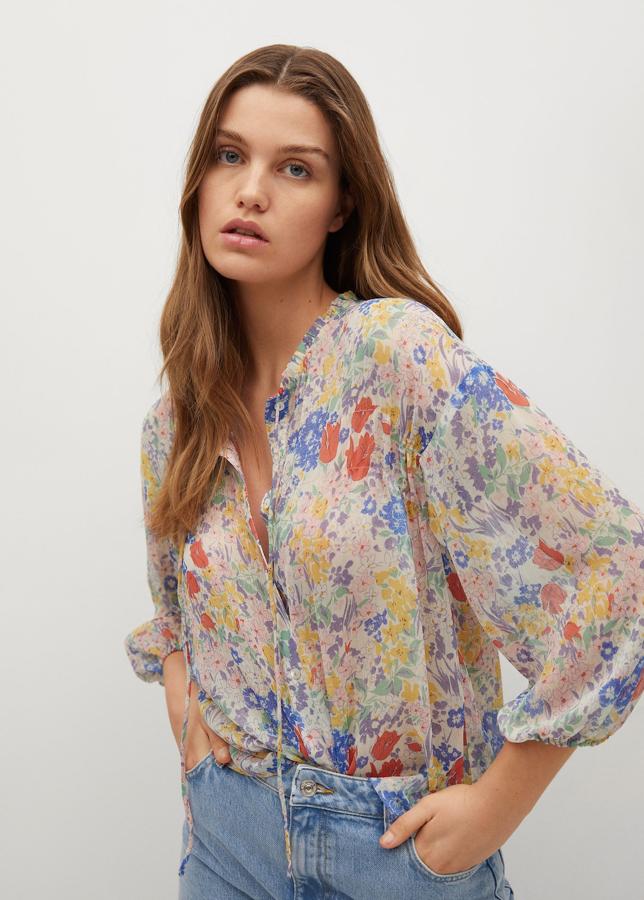 Fotos: Esta es la blusa con estampado de flores que tienes que estrenar para inaugurar la primavera (y hay muchas más opciones Mango) | Mujer Hoy