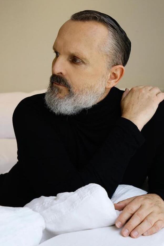 Miguel Bosé: drogas, desamor, la familia que no es familia, polémicas y el coronavirus que no existe. Las confesiones (y contradicciones) que explican la caída en desgracia del ídolo