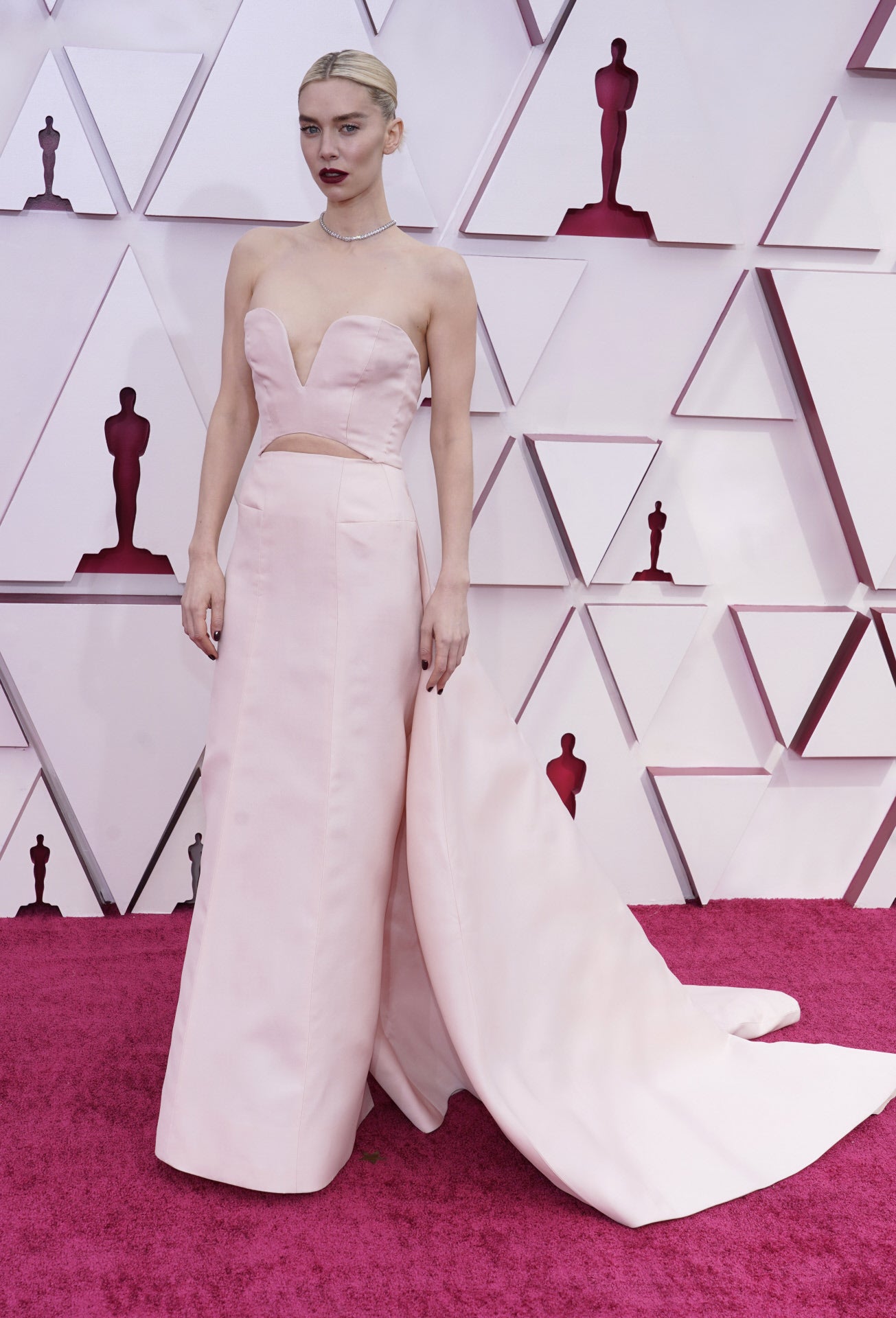 Todos los looks de la alfombra roja de los Premios Oscar 2021: Vanessa Kirby