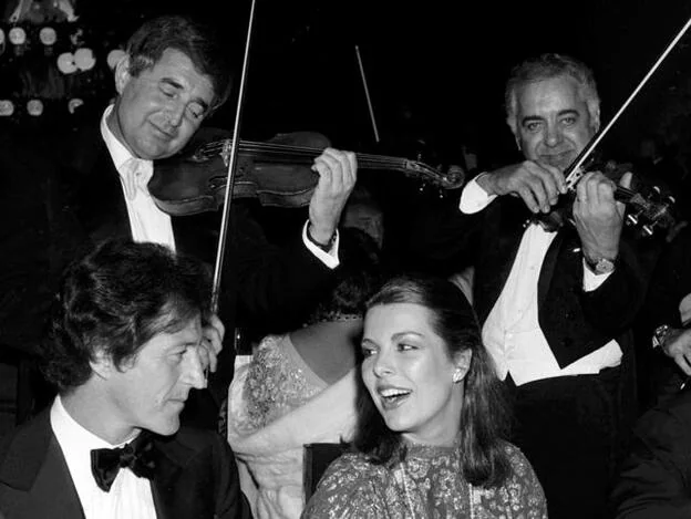 Carolina de Monaco y Philippe Junot en el Baile de la Rosa en 1978.