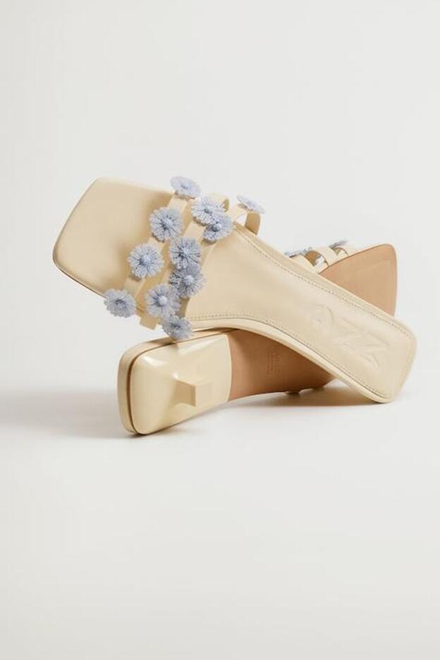 Sandalias de la colección sostenible ·3D de la colección primavera verano de Mango (99,99e uros)