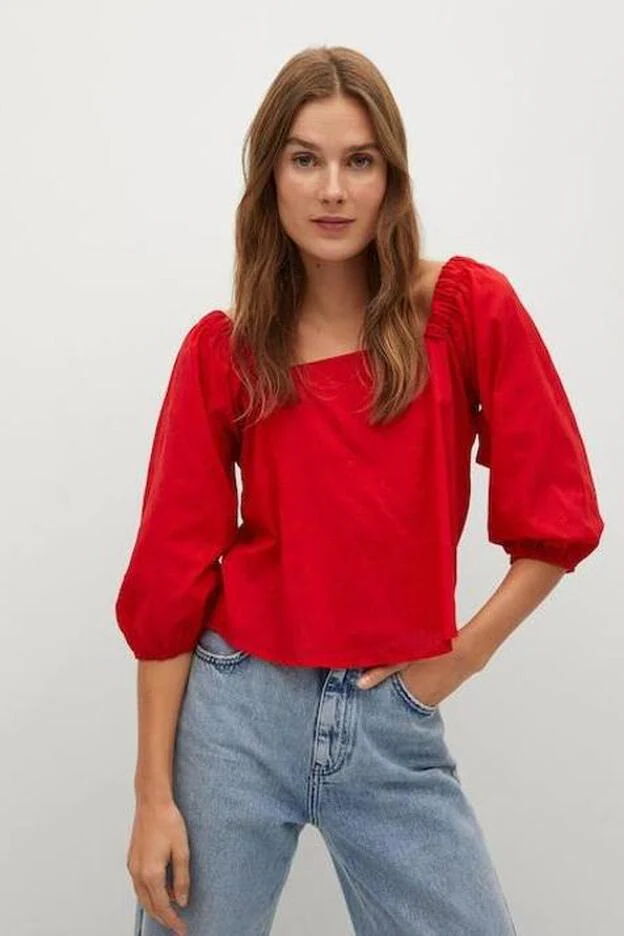 Dos blusas rojas de Mango súper favorecedoras para que esta temporada tus con vaqueros transmitan pasión | Mujer Hoy