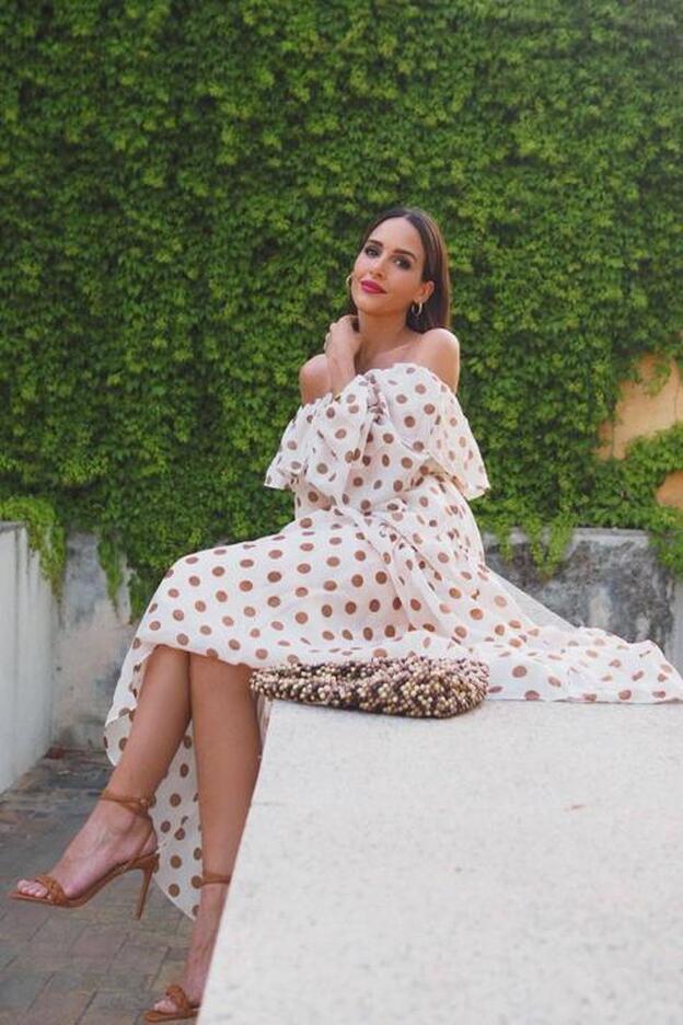 Esta influencer ha encontrado la forma original de combinar el vestido de lunares de Mango que lleva todo el mundo en Instagram