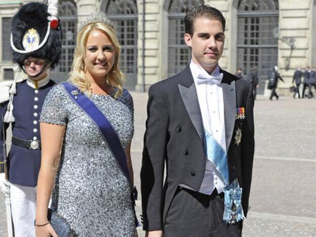 El sobrino de la reina Sofía se casa dos veces mientras su sobrina lleva dos años esperando… ¿Qué está pasando con las bodas de la familia real griega?