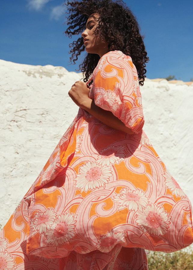 Shopper y con estampado de flores: el bolso que vas a llevar a todas partes esta temporada es pura primavera