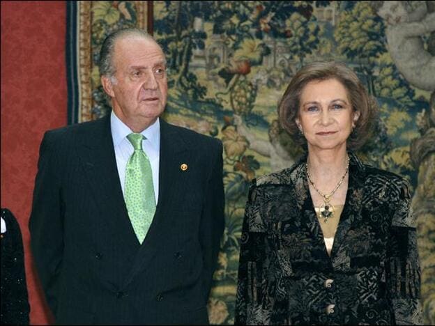 Doña Sofía y don Juan Carlos de Borbón: ¿por qué no firman el divorcio los  padres de Felipe VI (si es evidente que ya no están juntos, no viven en el  mismo