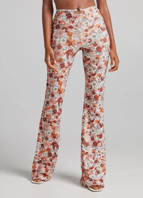 Favorecedores y retro, los pantalones estampados de Bershka que combinan a  la perfección con tus tops favoritos