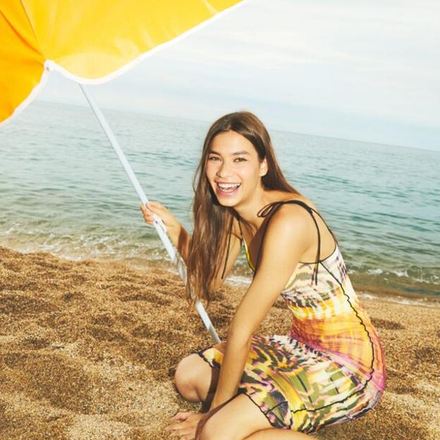 Bershka tiene vestidos de tul y blonda tan bonitos que querrás llevártelos a la playa