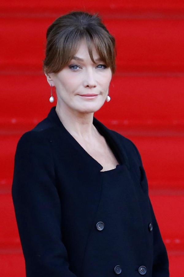 Famosas que se han dejado las canas: Carla Bruni