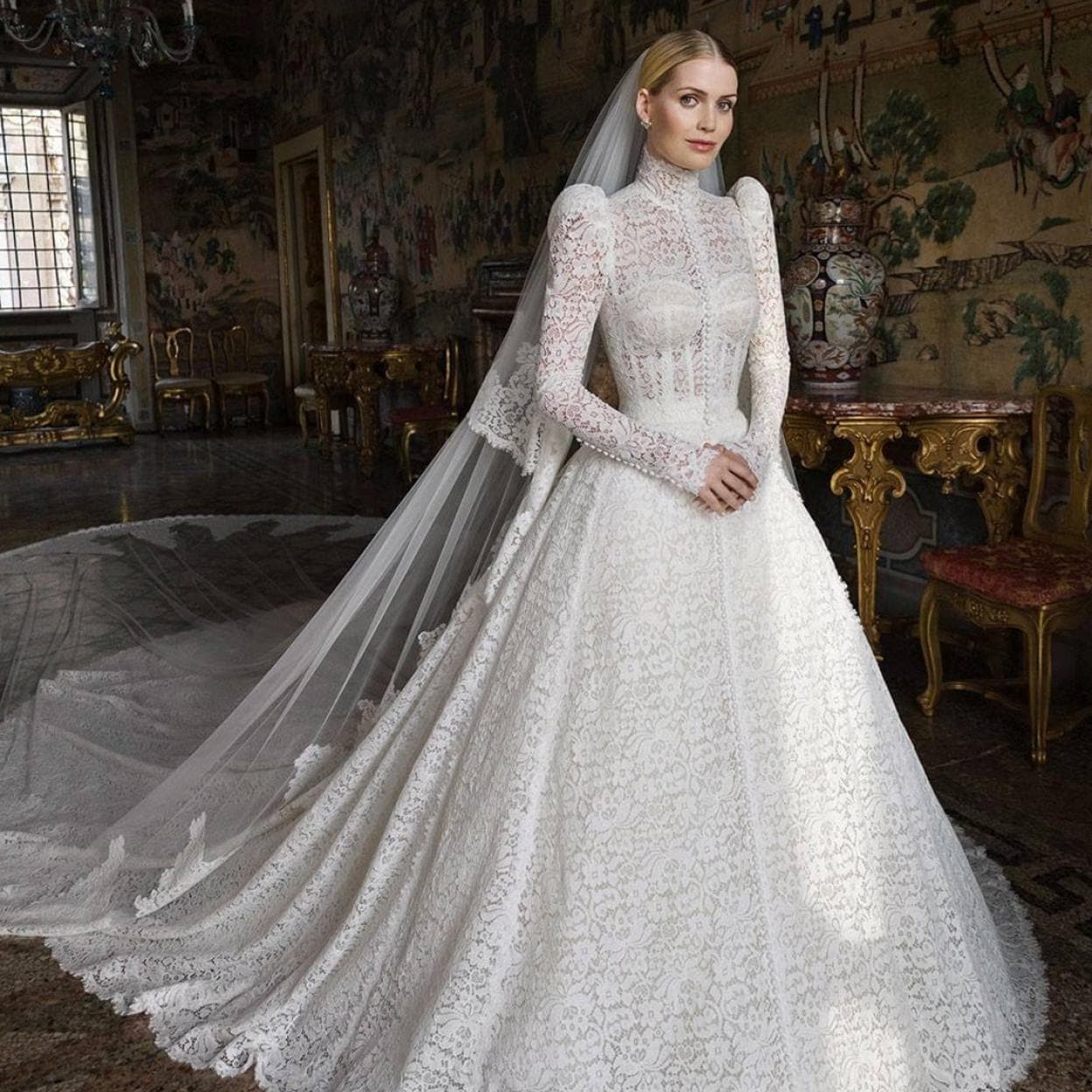 Siete vestidos de Dolce & Gabbana y un palazzo italiano: así ha sido la  fastuosa boda de cuento de Kitty Spencer | Mujer Hoy