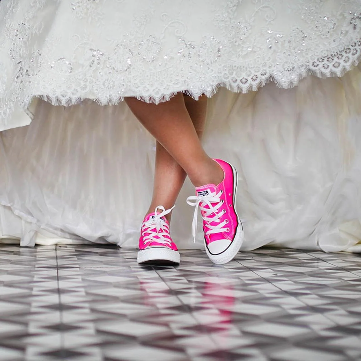 Escarpado Sotavento carga Las zapatillas de Converse para novias (y novios) que son perfectas para  llevar como segundos zapatos el día de tu boda | Mujer Hoy