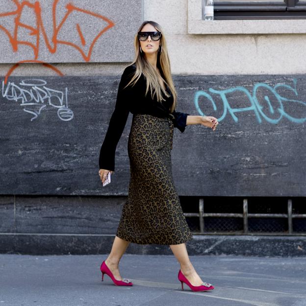 Mini o midi, las faldas con estampado de Zara que sientan de maravilla y vas combinar con todas tus sandalias | Mujer Hoy