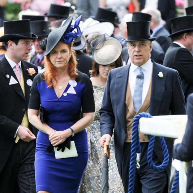 Sarah Ferguson y su ex marido el príncipe Andrés siguen muy unidos (y dando de qué hablar) a pesar de que llevan divorciados décadas.