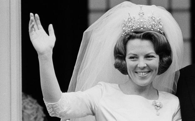 Las más valiosas de entre las holandesas son la tiara Württemberg, que utilizó la reina Beatriz en su boda, la llamada tiara de las estrellas.