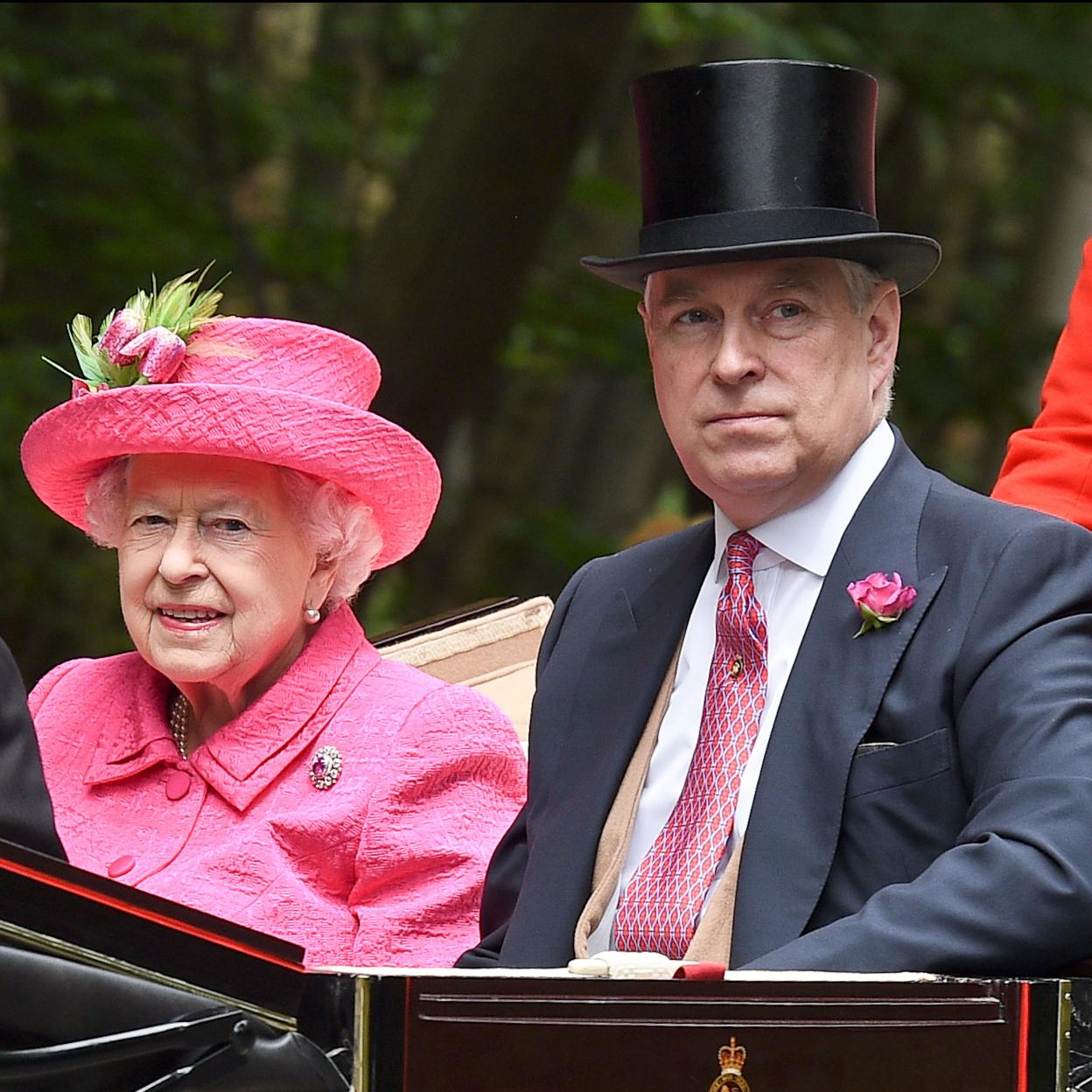 Si quieres ver la vida de la reina Isabel II en imágenes, pincha en la foto./gtres