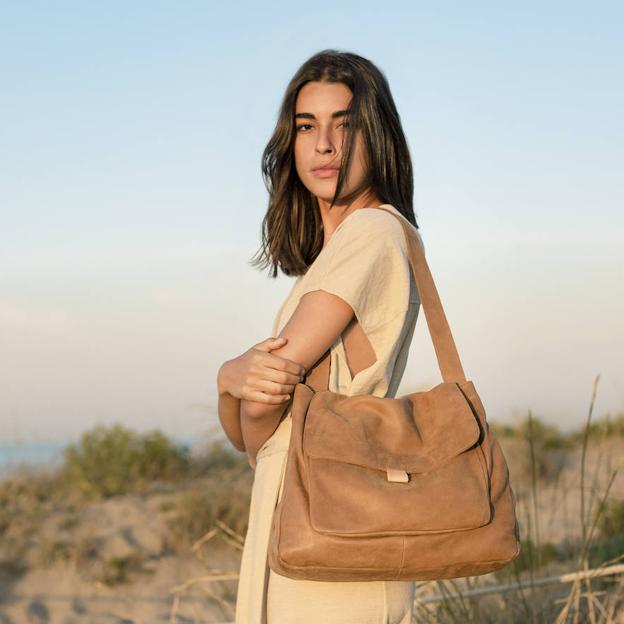 Esta firma made in Spain tiene los bolsos de piel que vas a querer usar cuando llegue el otoño (y están rebajados)