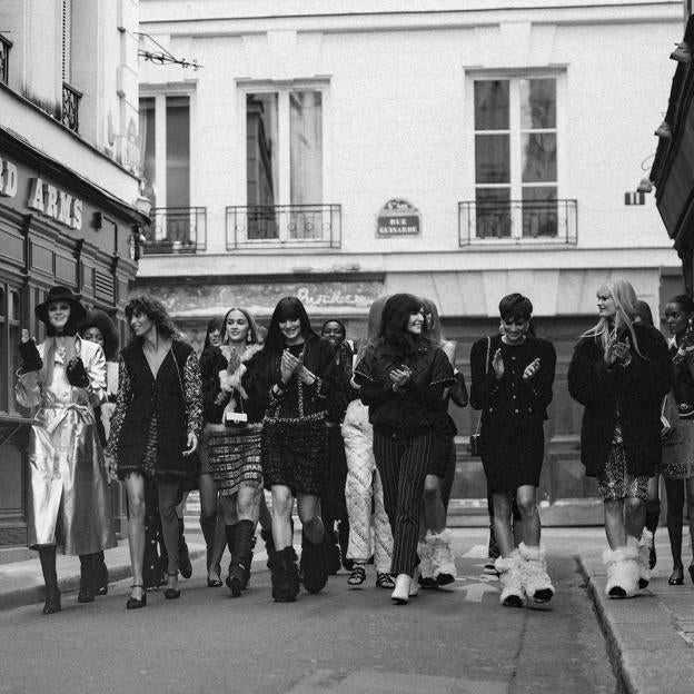 Pincha en la foto del último desfile de Chanel para ver nuestros looks favoritos de la nueva colección de Uterqüe