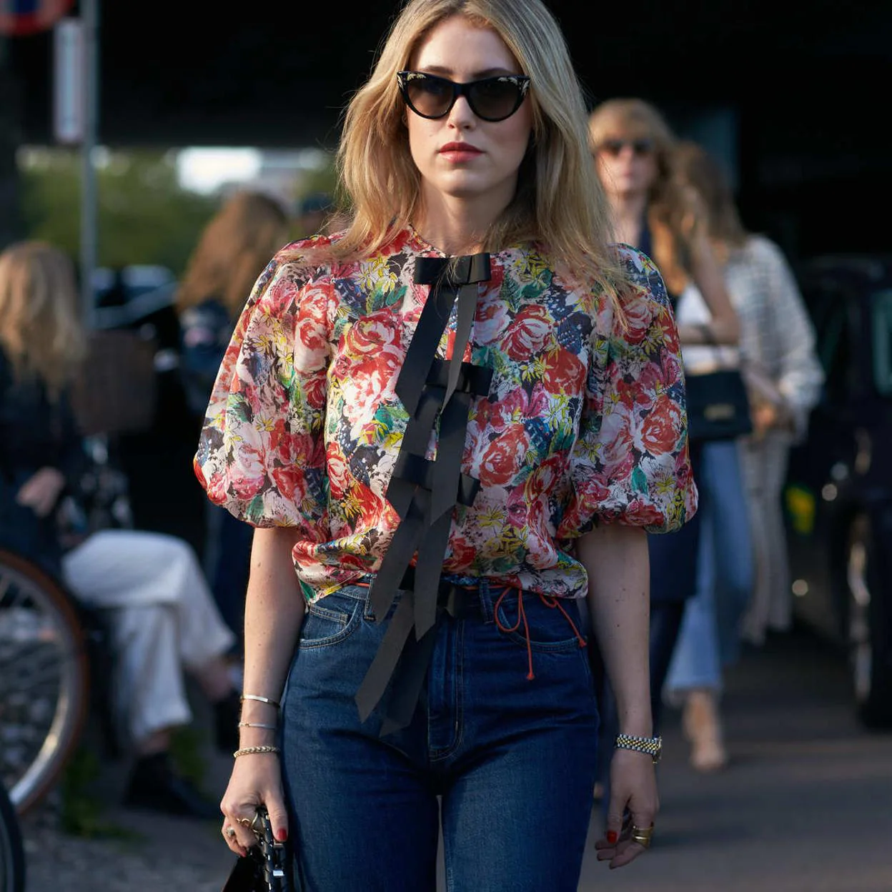 Deudor Lamer repetición Las blusas con volantes y lazos de Zara son el capricho de moda perfecto  para recibir al otoño con un look impecable | Mujer Hoy