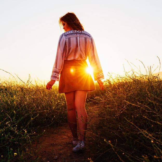 La postura perfecta para caminar, adelgazar y reforzar tu dieta: erguida, relajada y con la cabeza hacia el cielo